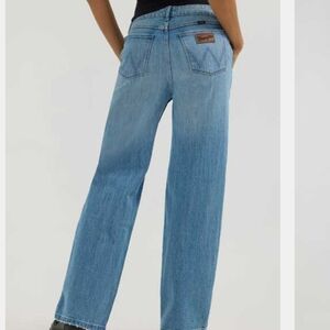 NEW Wrangler Midrise Loose Straight Jeans Size 18 X 30